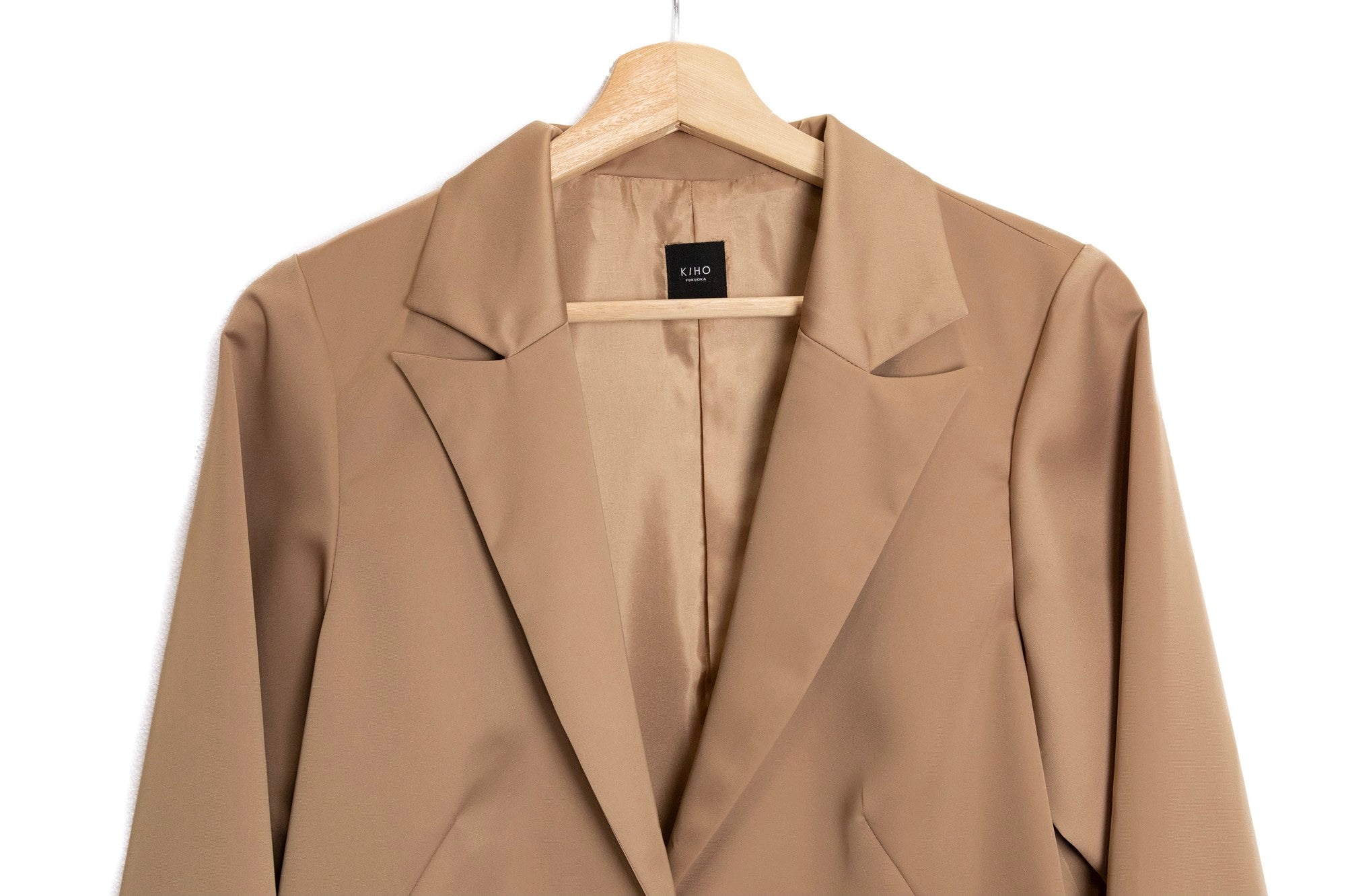 <transcy>tailored satin jacket</transcy>